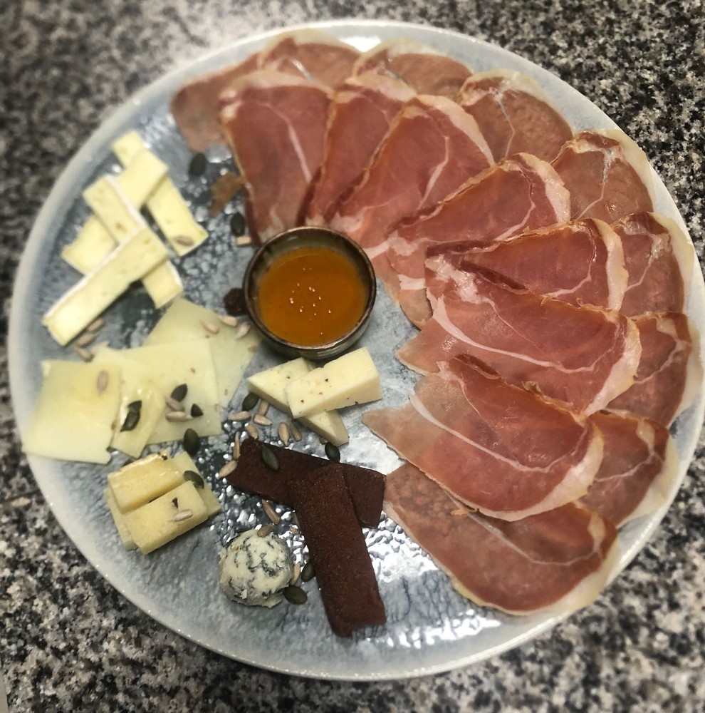 Plato de Surtido de Quesos y Jamon Iberico 