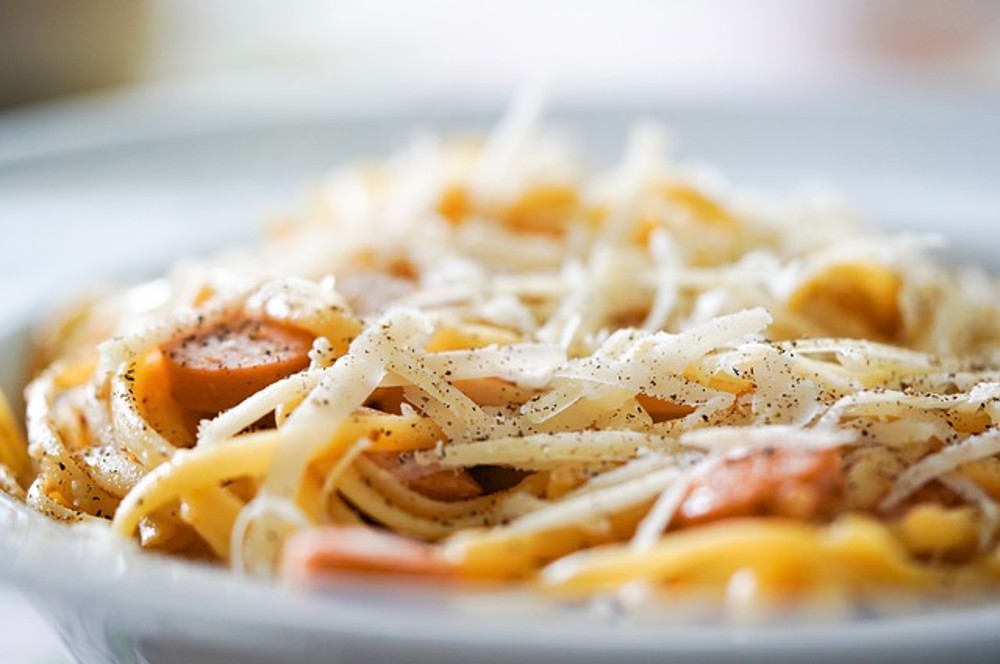 Pasta Linguini al Vino Blanco, Salsa Verde, y Almejas con Tallaninas