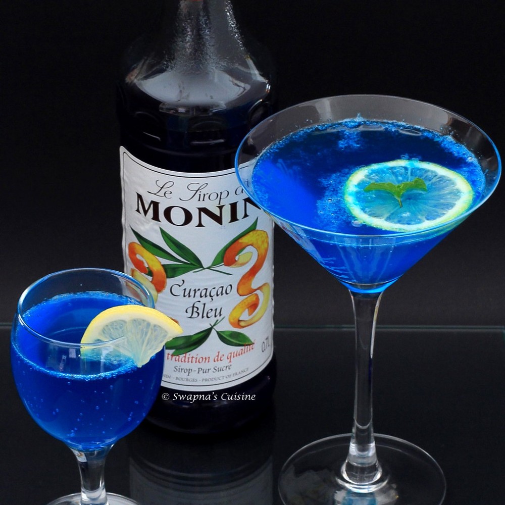 Blue Lagoon (Vodka, Sprite, Blue Curacao, Triple Seco)