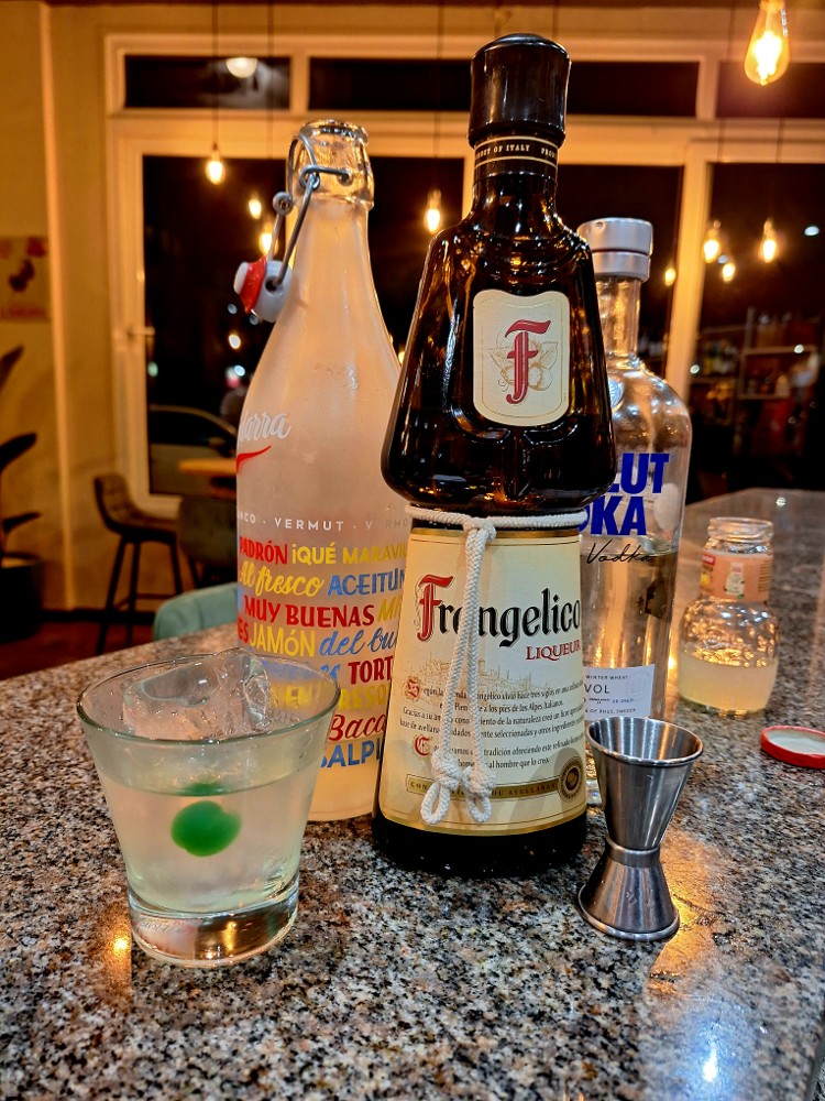 Las Avellanes (Vodka, Vermut Blanc, Frangelico, Limon) 