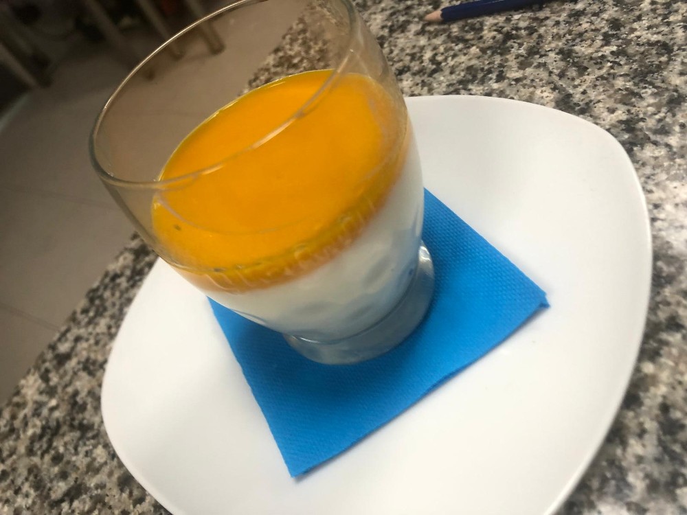 Yogur con Pure de Mango y frutas secas