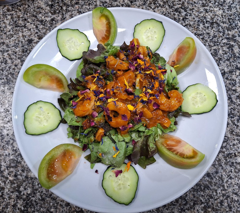 Ensalada de Pulpo y Gambas con salsa marisco