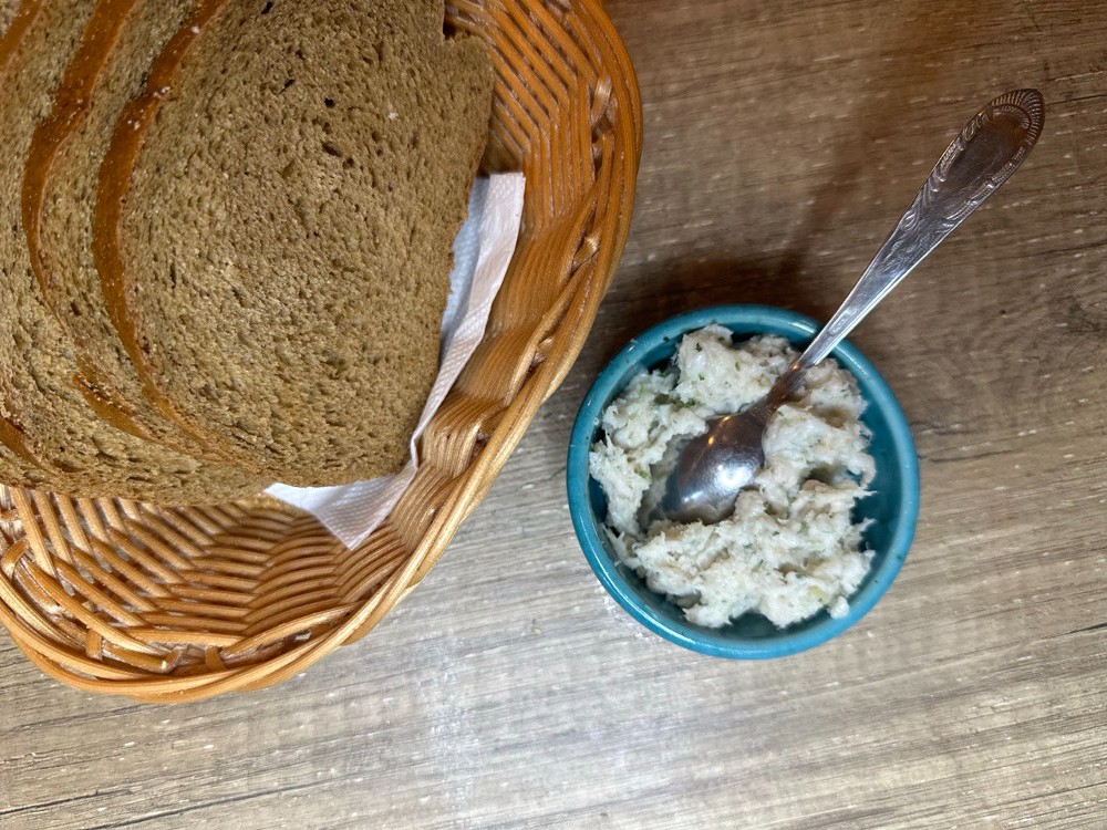 Закуска з сала та часника (1порція)Appetizer of salted pork fat with garlic