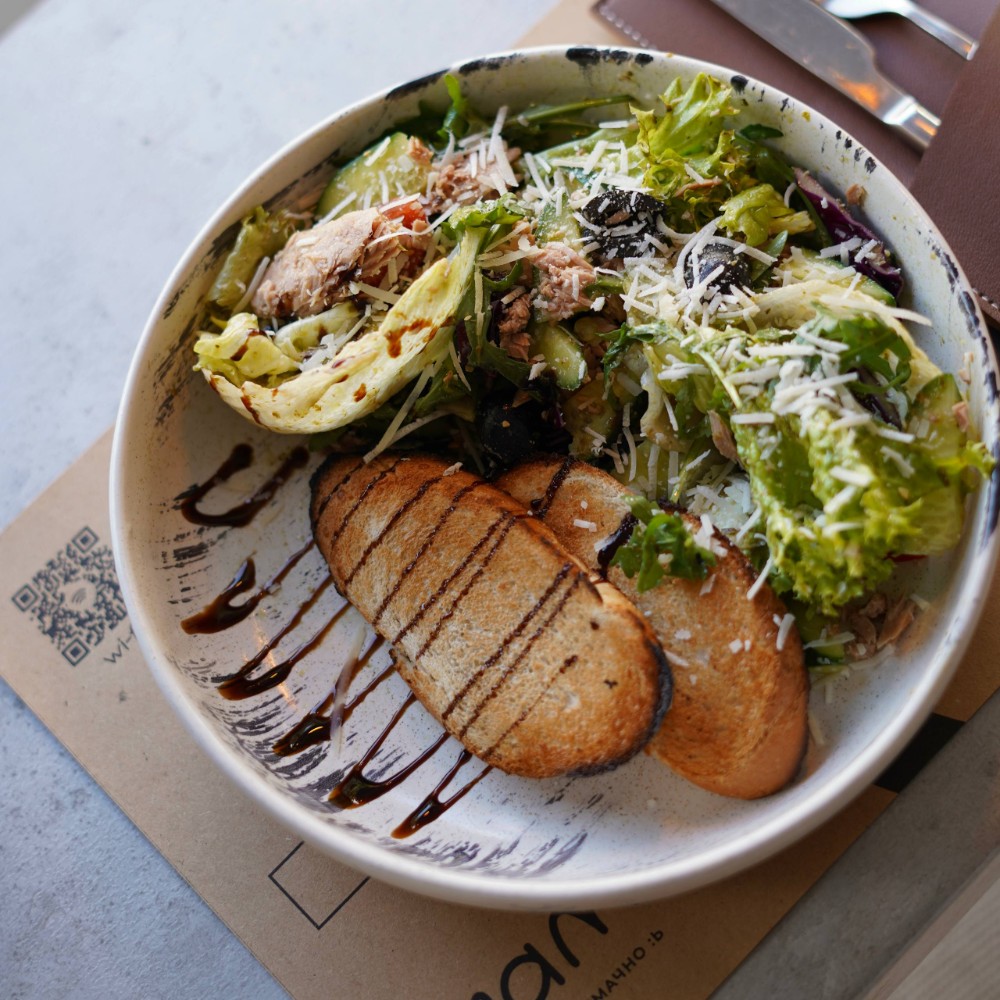 Салат з тунцем Глово