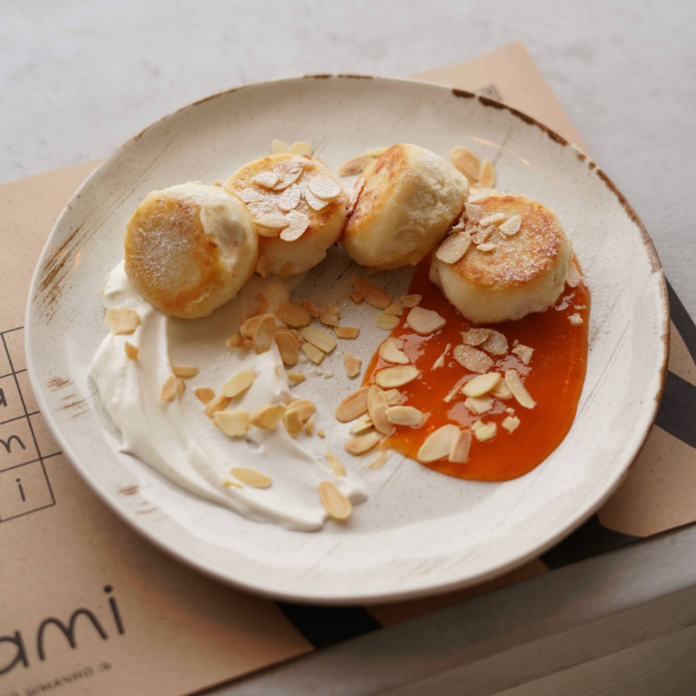 Сирники зі сметаною та джемом - Глово