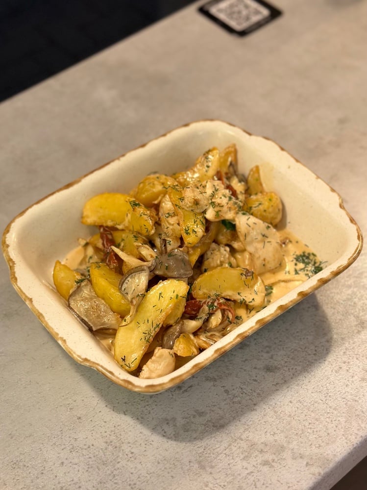 Картопля з куркою та гливами