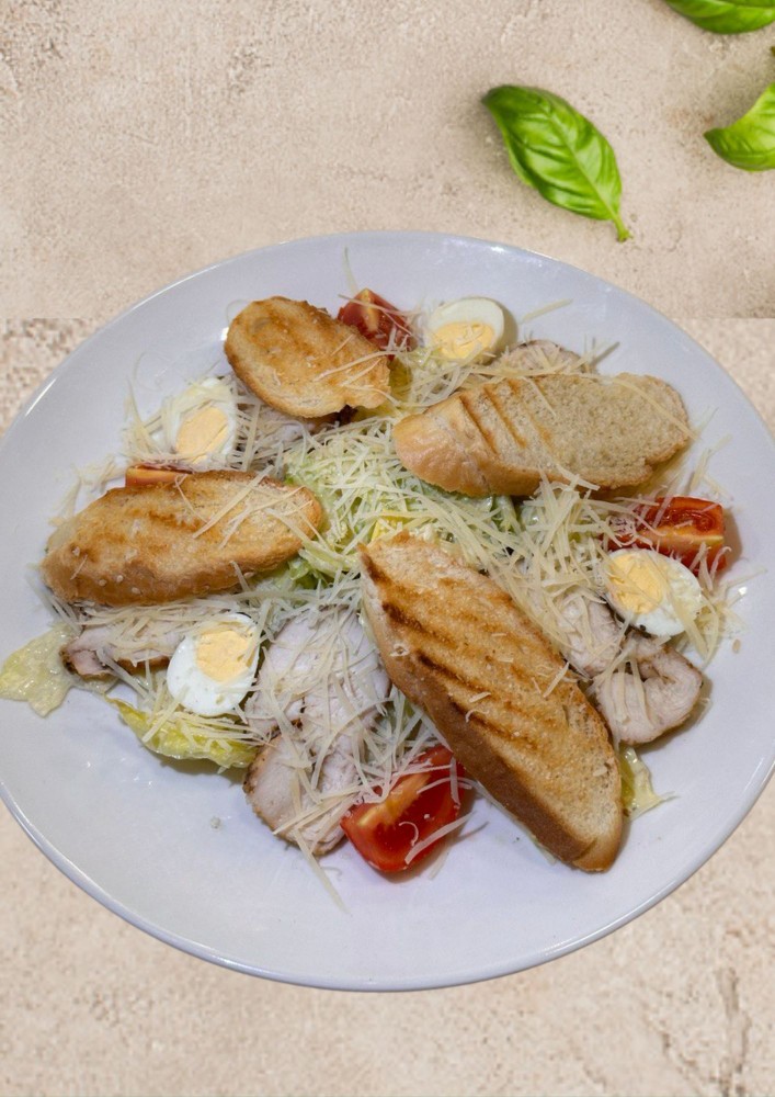 САЛАТ ЦЕЗАР З КУРКОЮ_Доставка