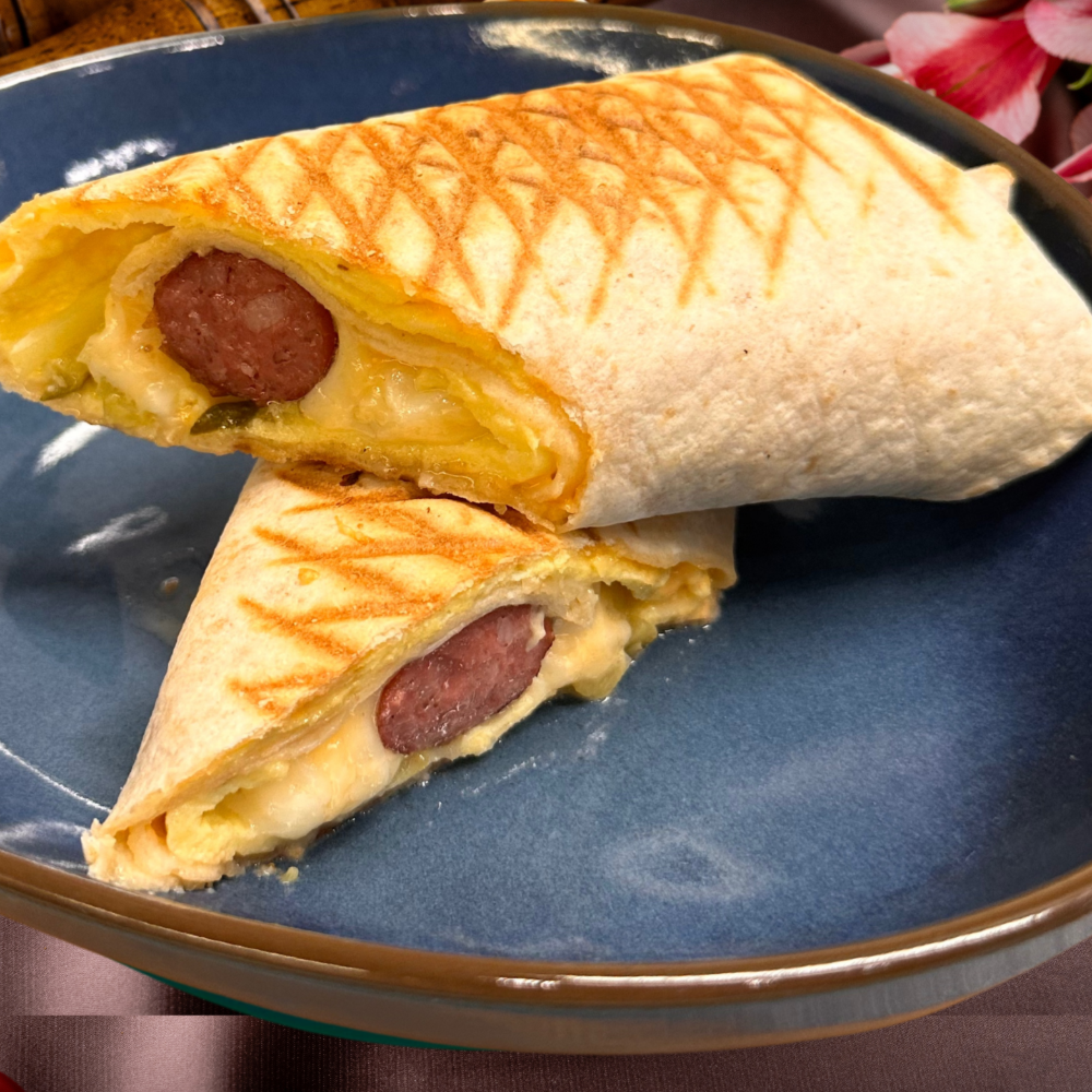 РОЛ БРАЙТОН (З МИСЛИВСЬКОЮ КОВБАСКОЮ ТА ОМЛЕТОМ З ДВОХ ФЕРМЕРСЬКИХ ЯЄЦЬ)