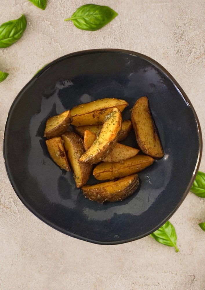 КАРТОПЛЯ ПЕЧЕНА З ЧАСНИЧКОМ ТА ЗЕЛЕННЮ