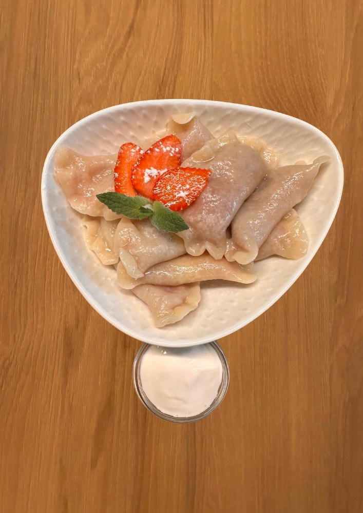 СОЛОДКІ ВАРЕНИКИ РУЧНОЇ ЛІПКИ 