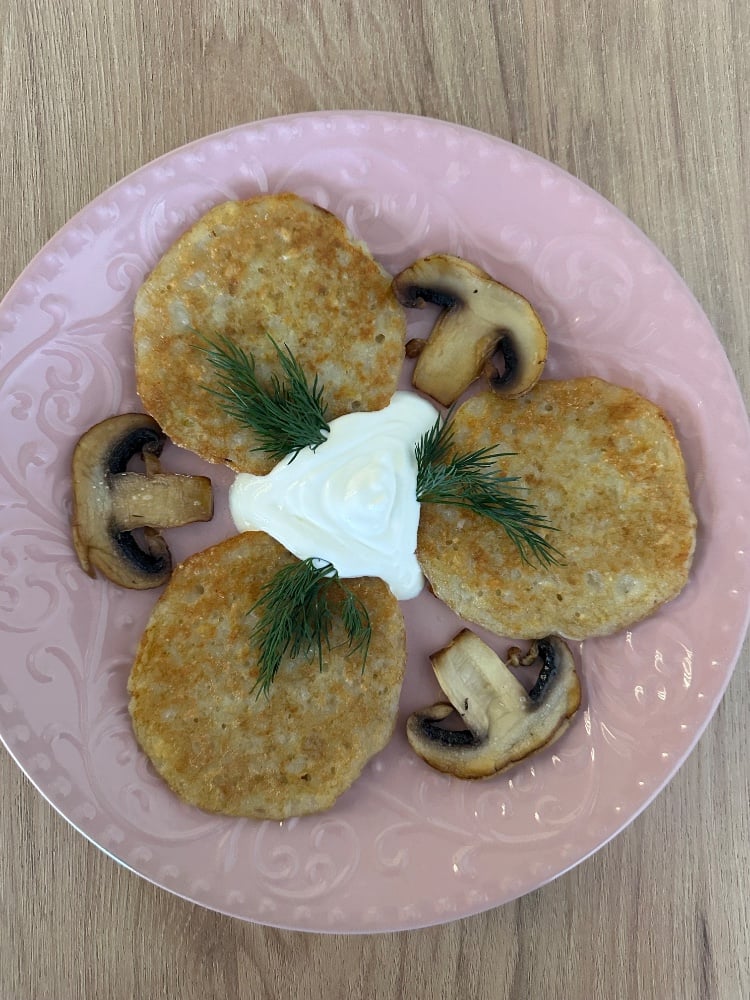 Деруни з грибами 