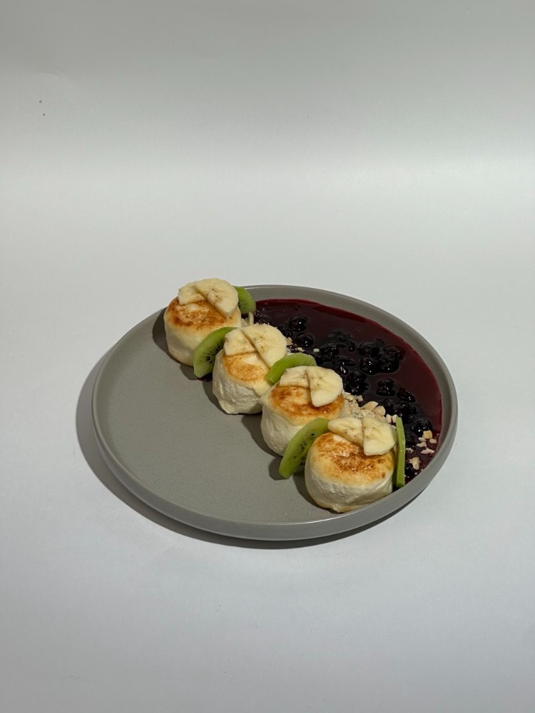 Syrniki with berry jam