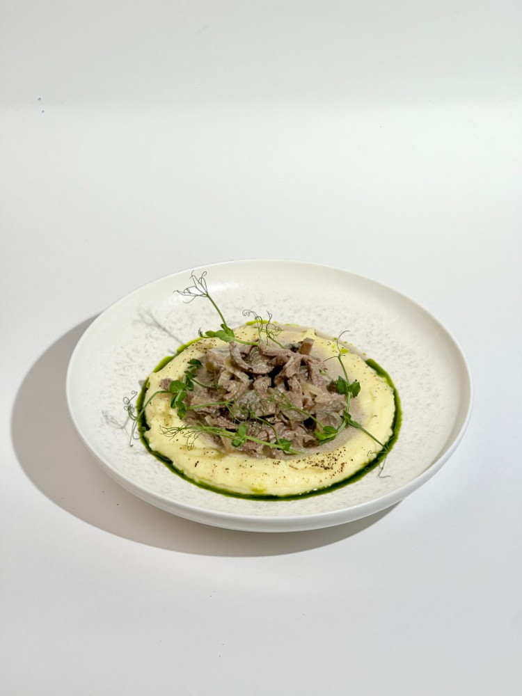 Beefstroganoff with mashed potatoes 