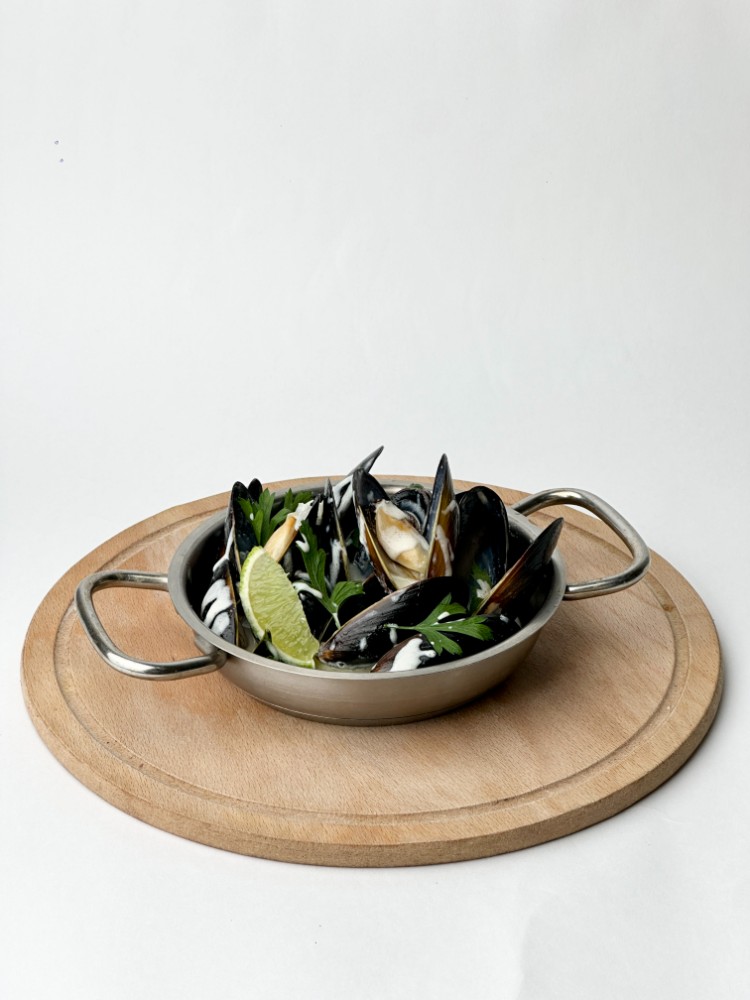 Mussels in garlic sauce 
