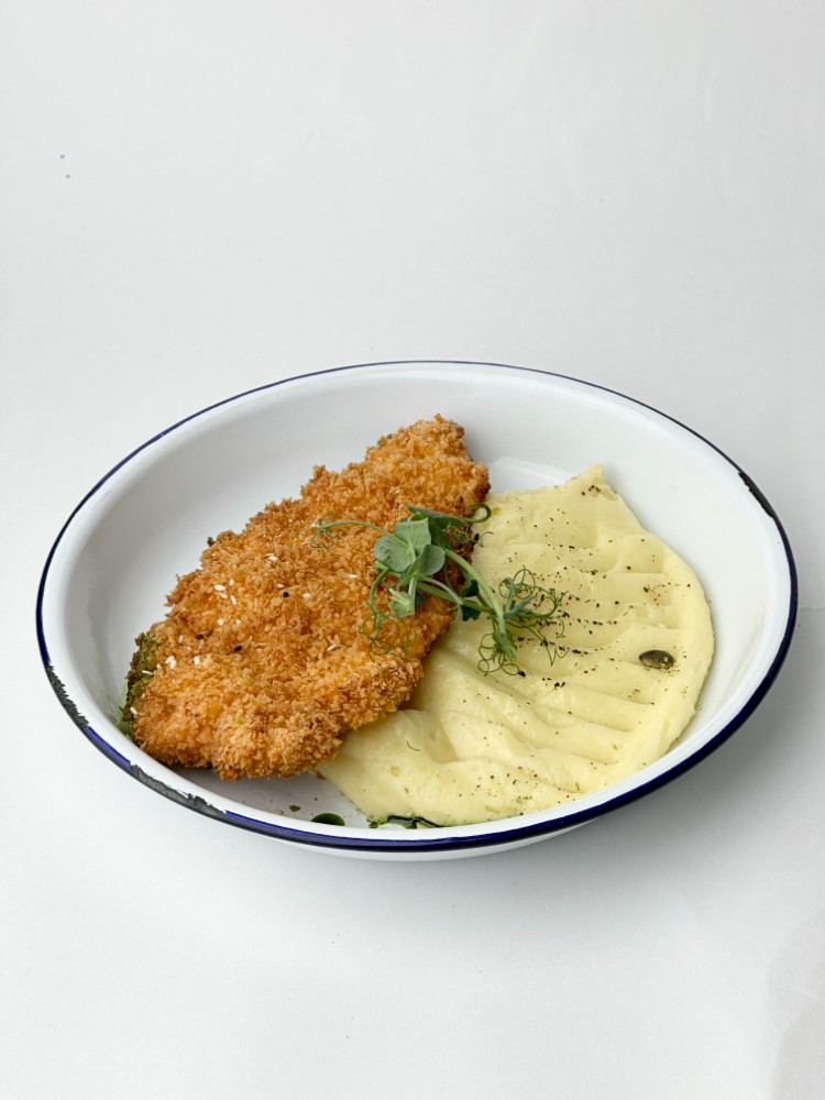 Chicken schnitzel and mashed potatoes 