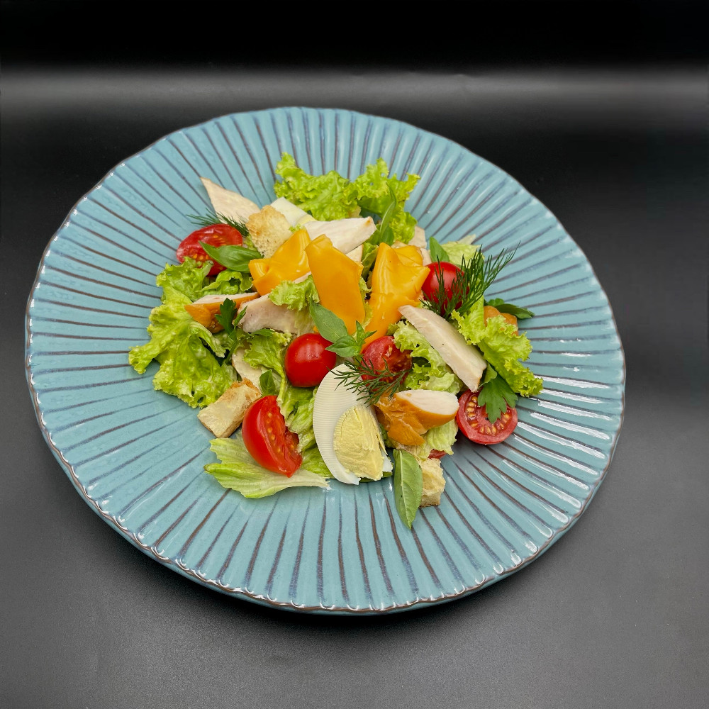 Салат із пікантною куркою та сиром