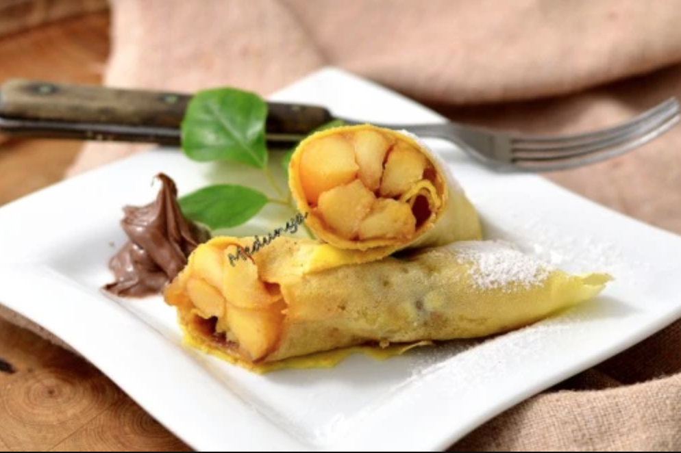 Млинці з карамелізованим яблуком
