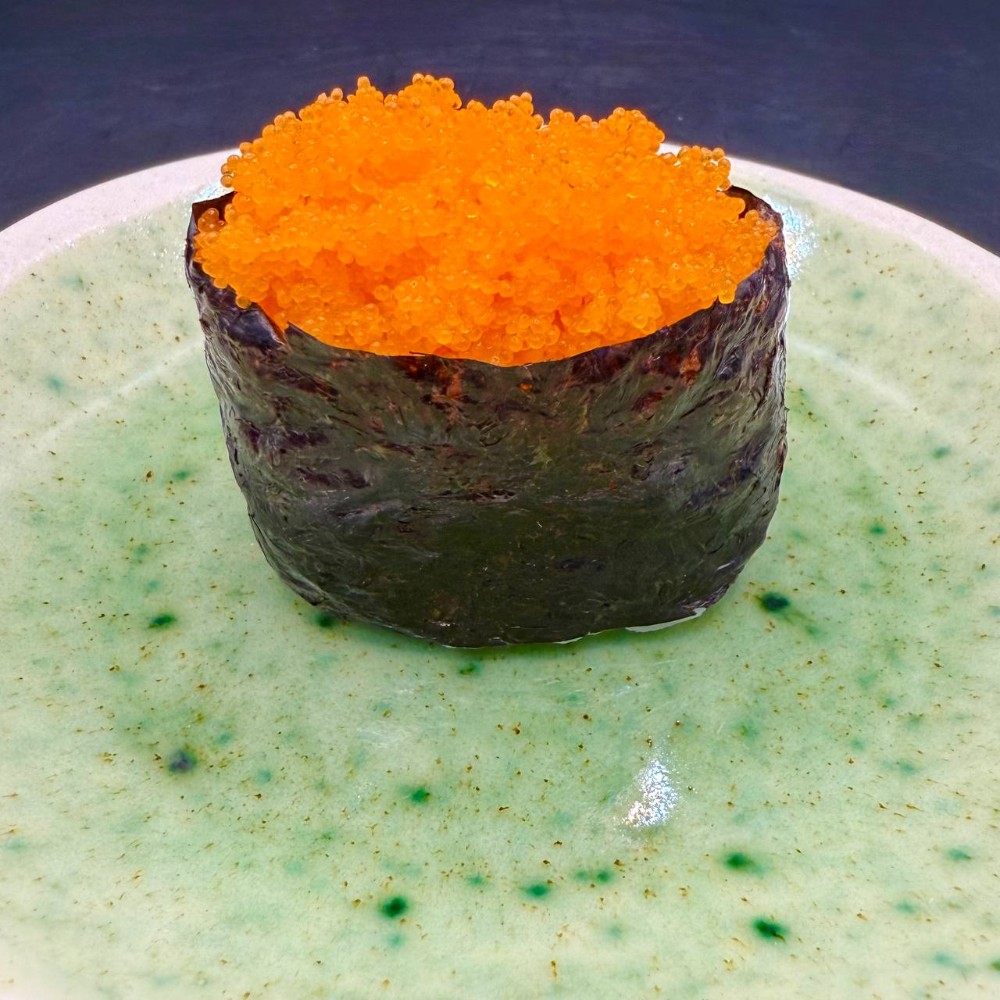 Гункан з ікрою Масаго