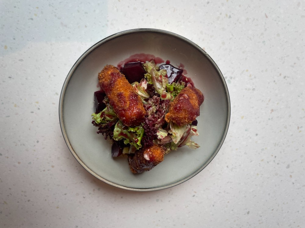 ჭარხლის სალათი თხის ყველით / Beetroot Salad with Goat Cheese