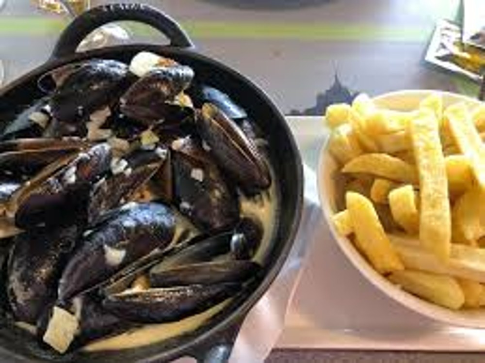 8 x Creamy Garlic Mussels & Chips