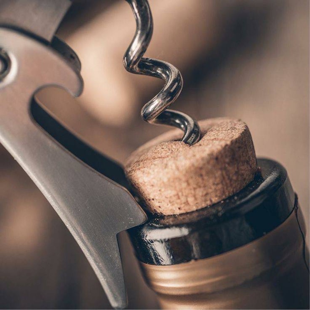 Cork fee вино 