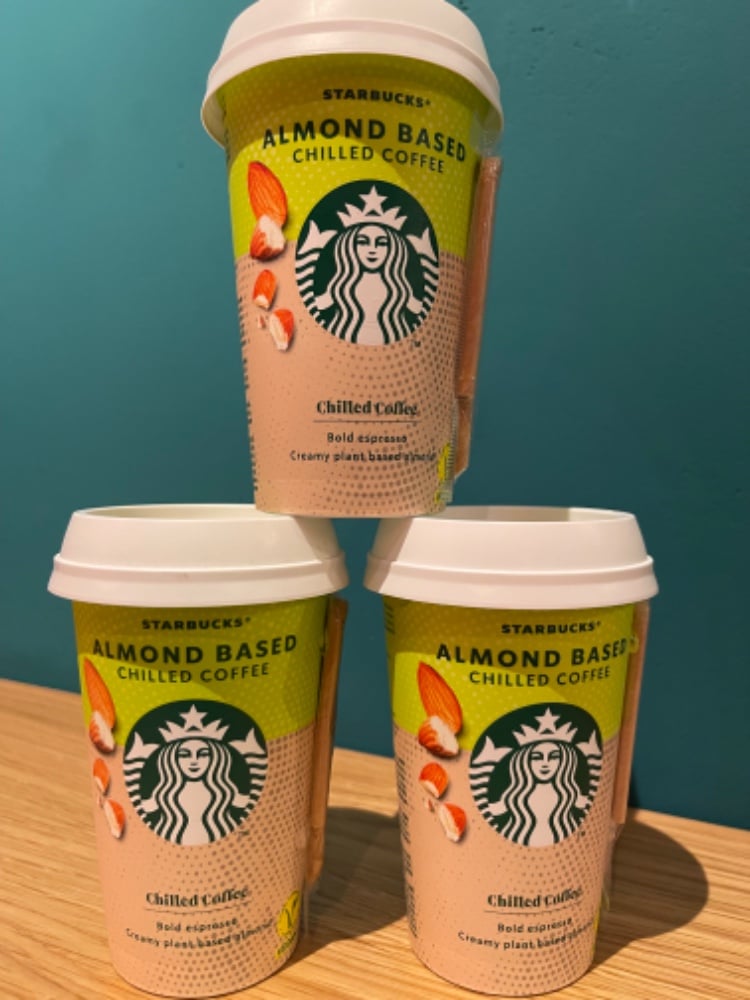 Кава Starbucks Almond Based Chilled Coffee