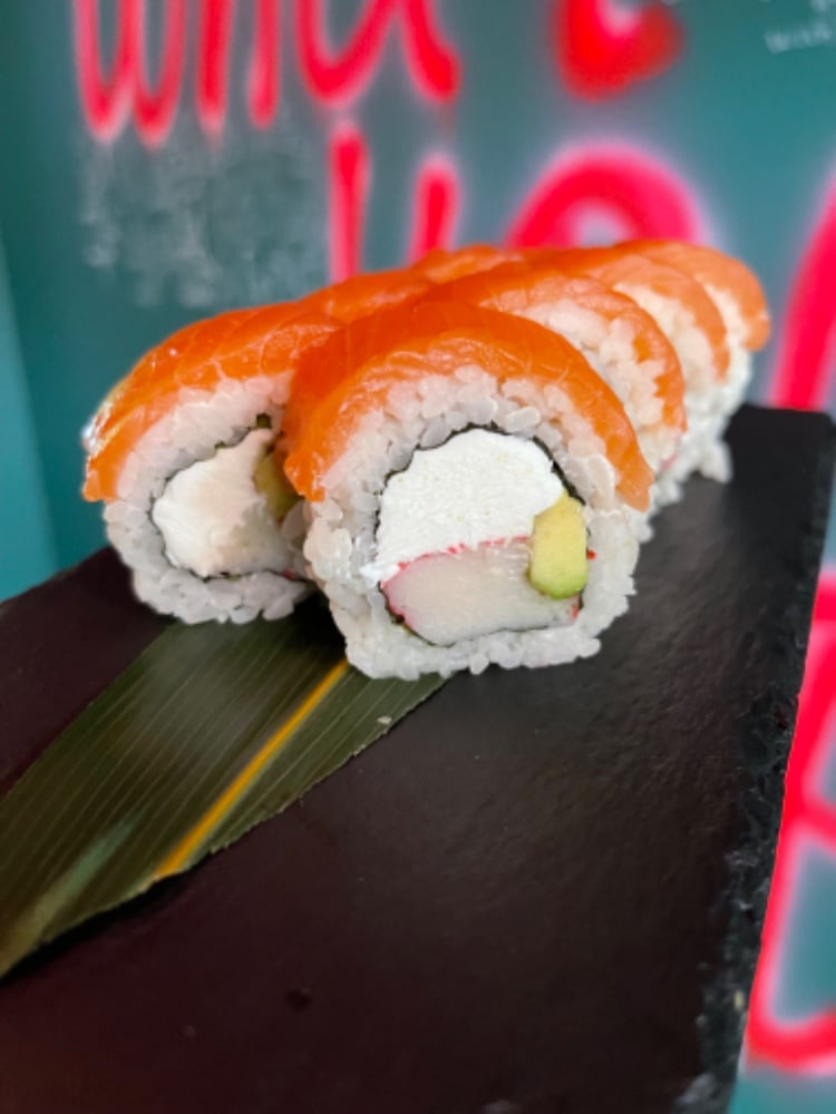 Філадельфія зі сніжним крабом та авокадо 