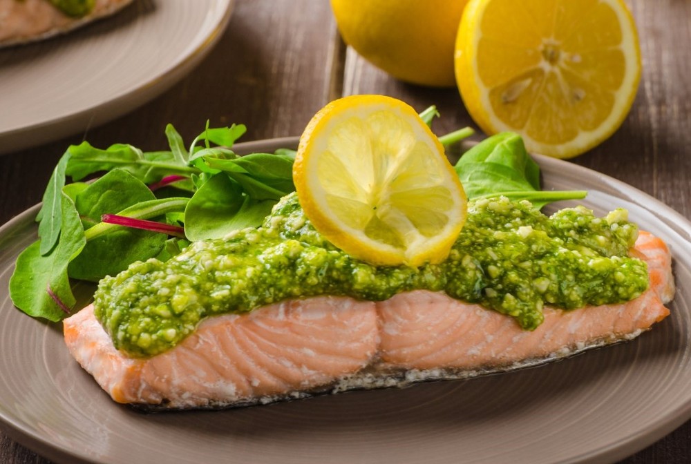 Лосось з соусом песто (350г)