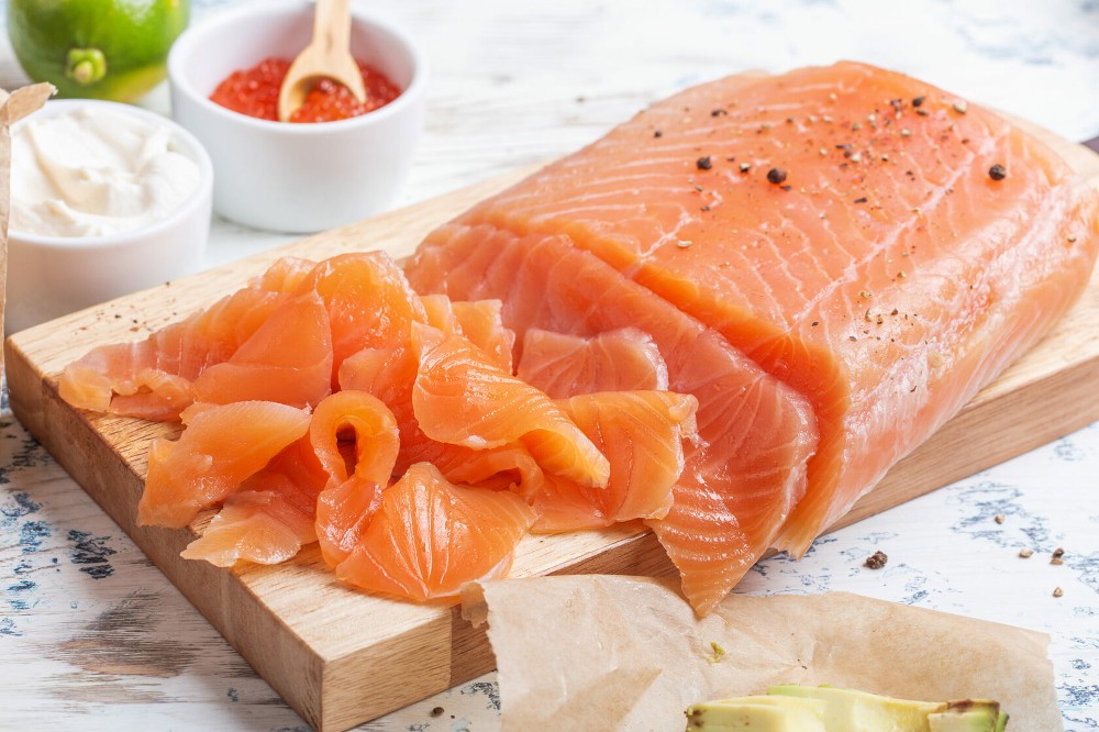 Лосось слабосолений (100г)