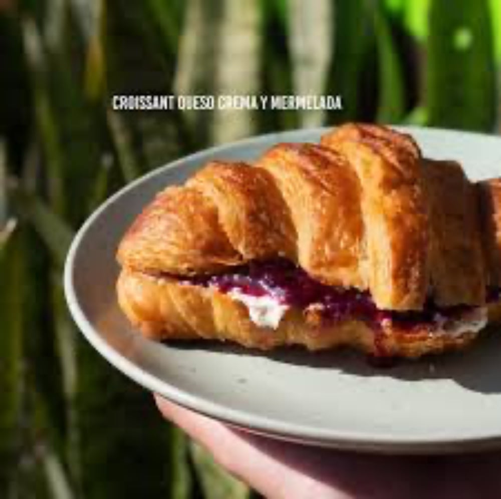 Croissant mermelada & Queso crema