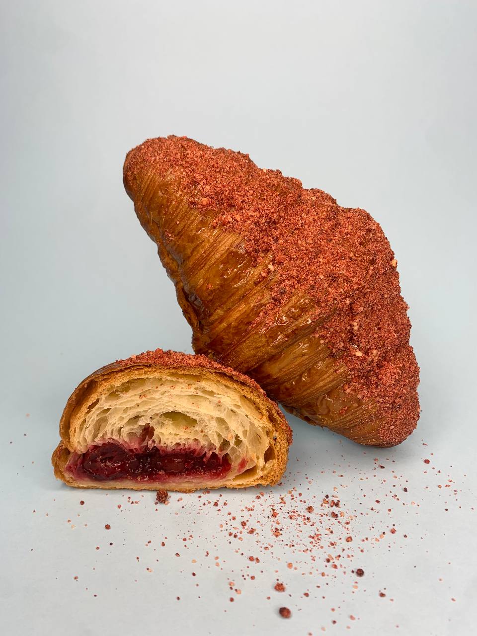 Круасан з вишнею