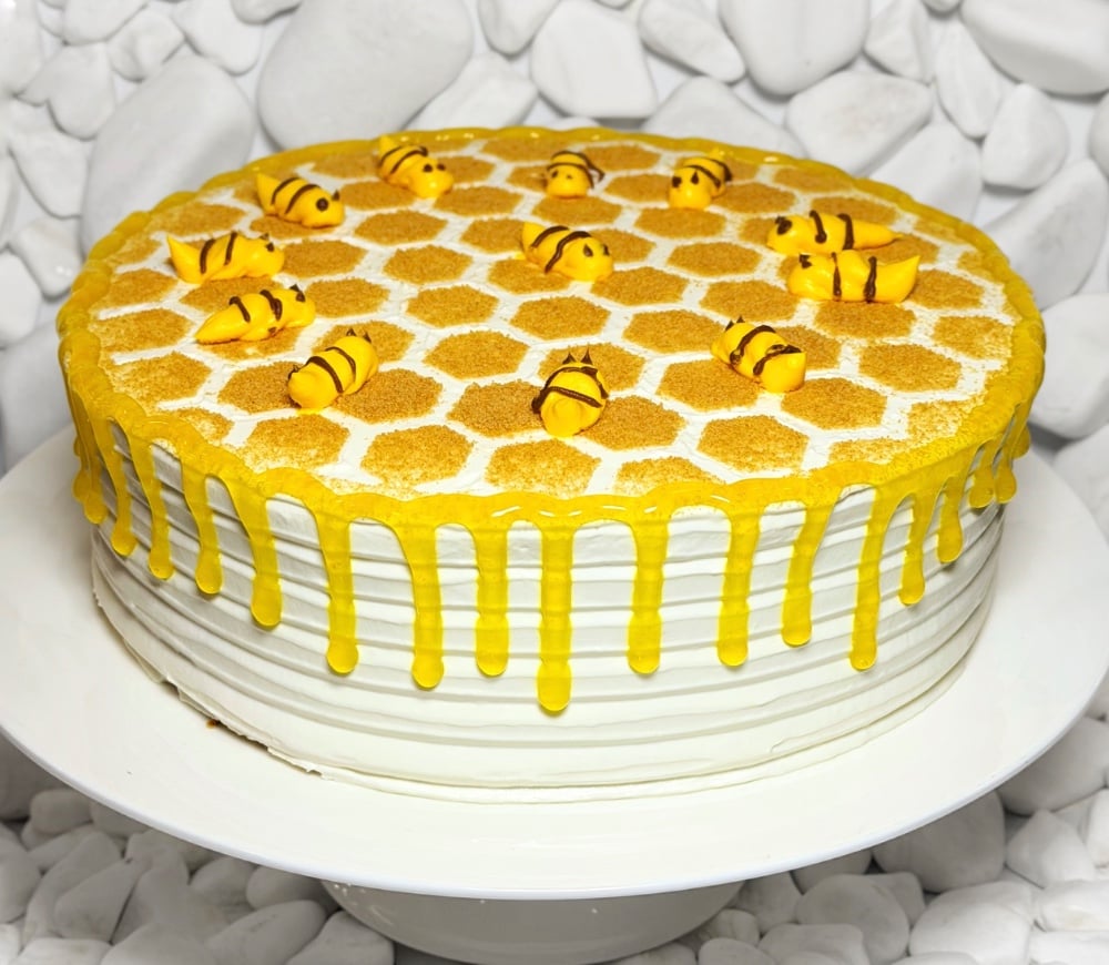 Медівник з трояндою та полуницею