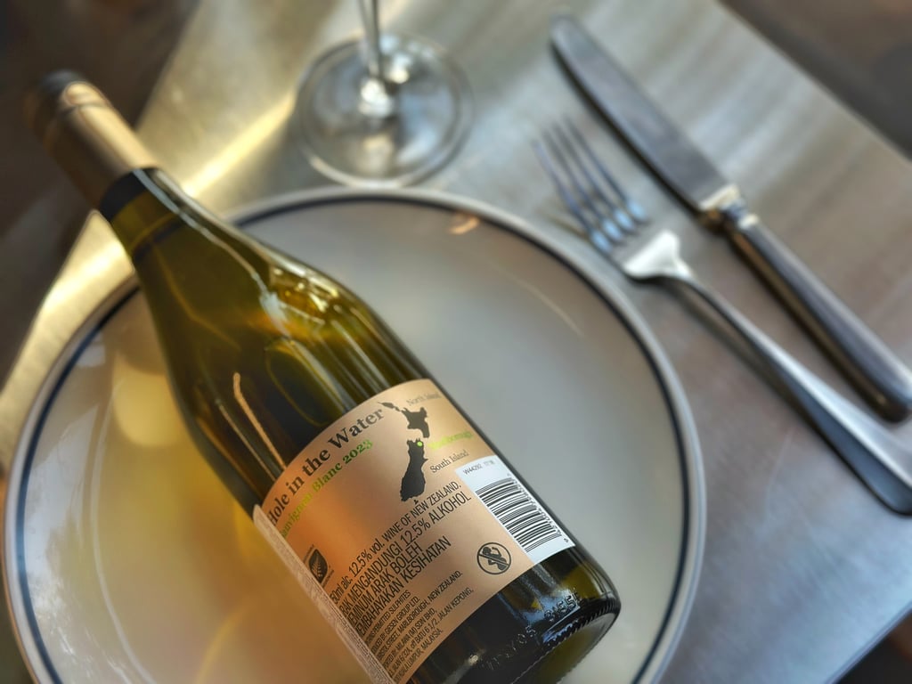 Вино SAUVIGNON HOLE IN THE WATER Біле Сухе