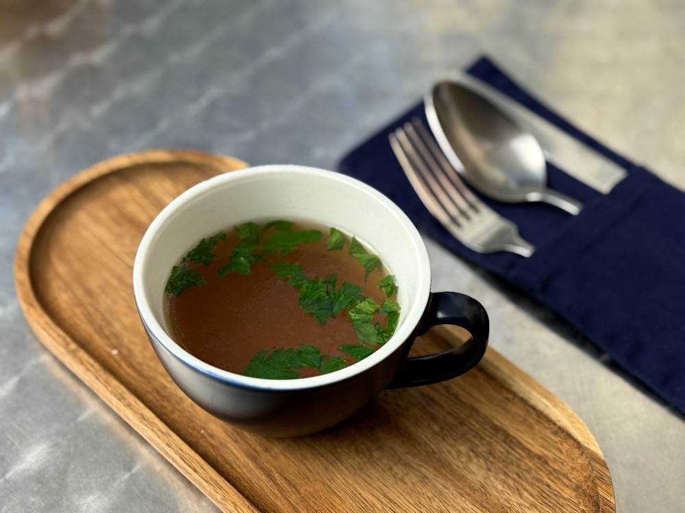 Чашка курячого бульйону