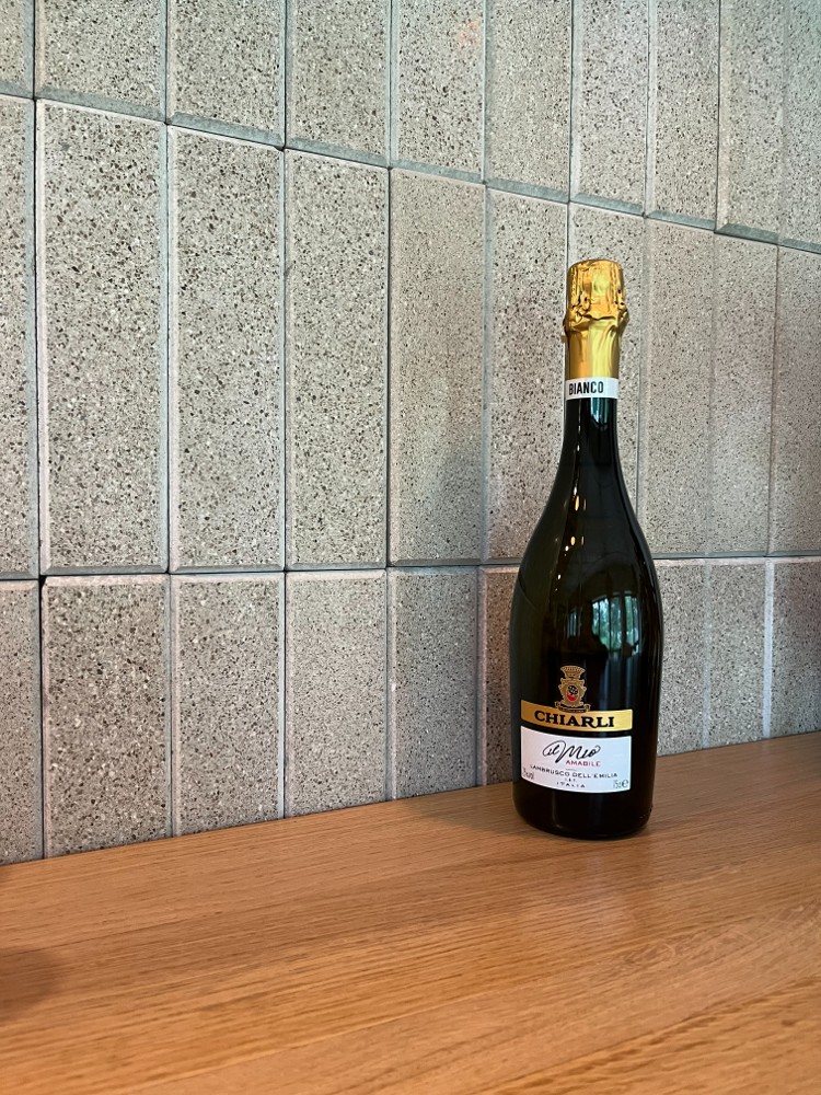 Вино напівігристе Lambrusco Dell Emilia Chiarli імп.