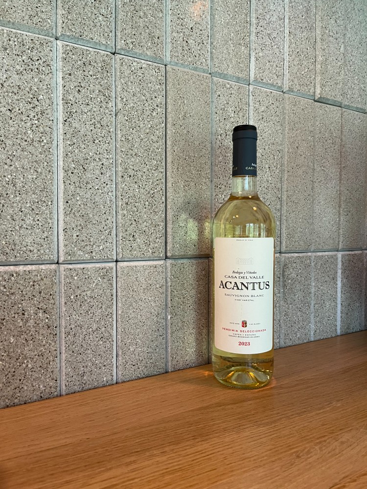 Вино Acantus Sauvignon Blanc імп.