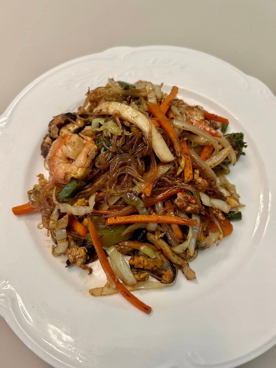 Локшина скляна з морепродуктами і овочами 