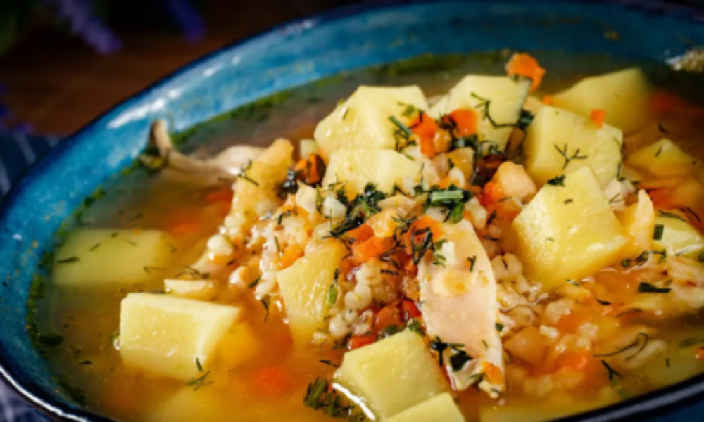 Суп з овочами, кус-кусом та куркою