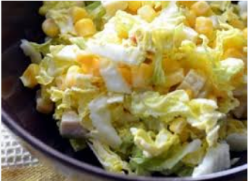 Салат з пекінської капусти, курки, огірка, яйця та кукурудзи