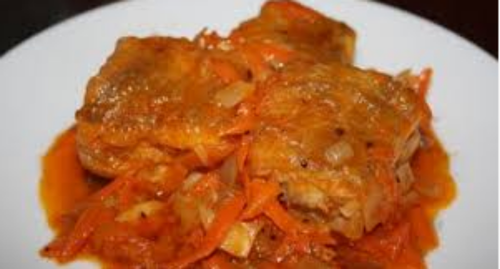 Риба тушена з овочами