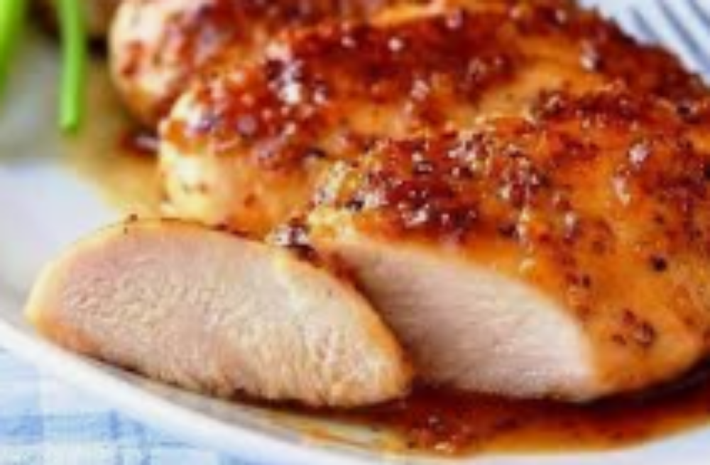 Запечене куряче філе з білим соусом