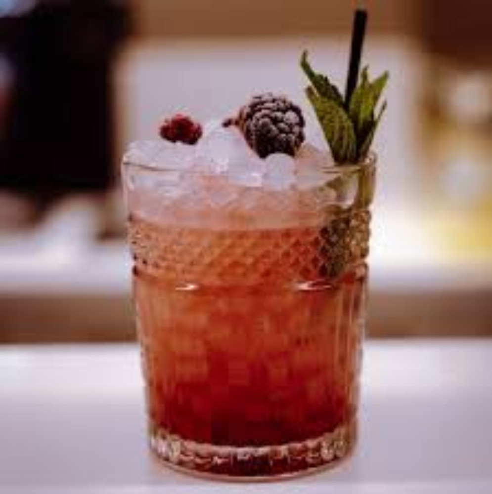 Нікер Бокер (Morgan spiced,пюре малина, тріпл сек, фреш, сімпл сироп)