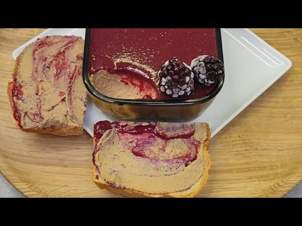Паштет печінковий з ягідним соусом