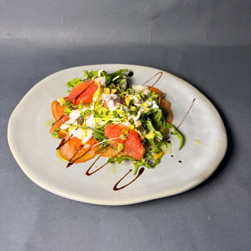 Салат зі страчателою