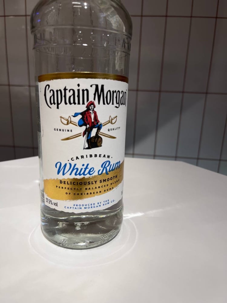 Ром Captain Morgan white 37,5% 50мл