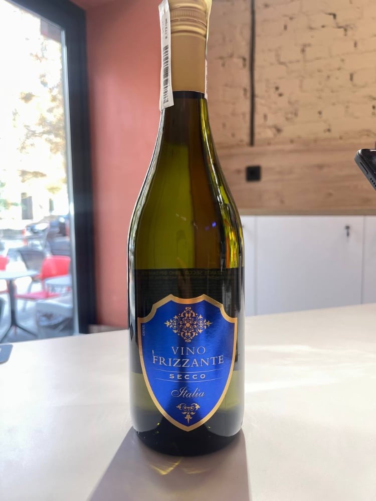 Вино напівігристе Vino Frizzante Secco сухе, біле 0,75 л