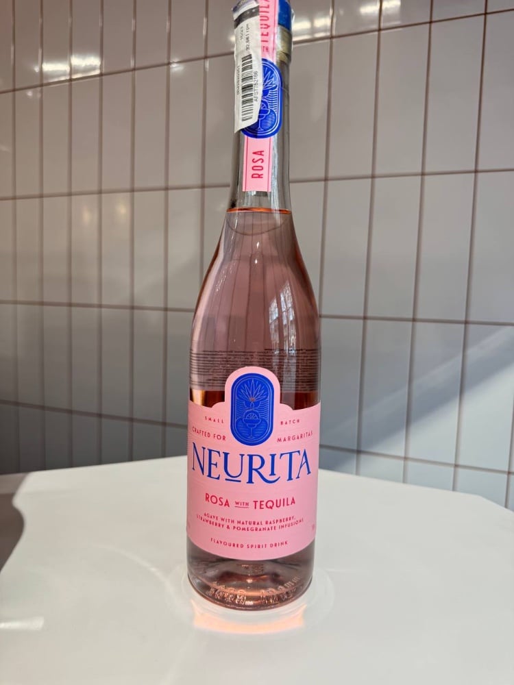 Алкогольний напій Neurita Rosa (Великобританія) 35%, 50 мл
