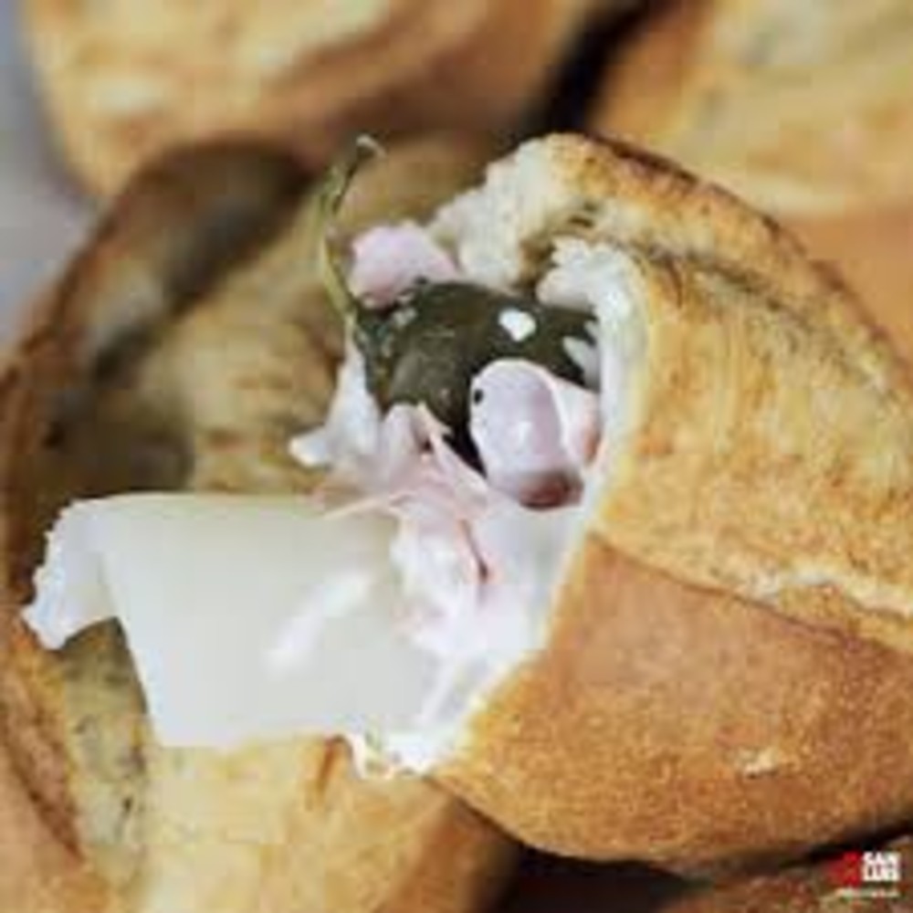 bolillo preparado con cuerito