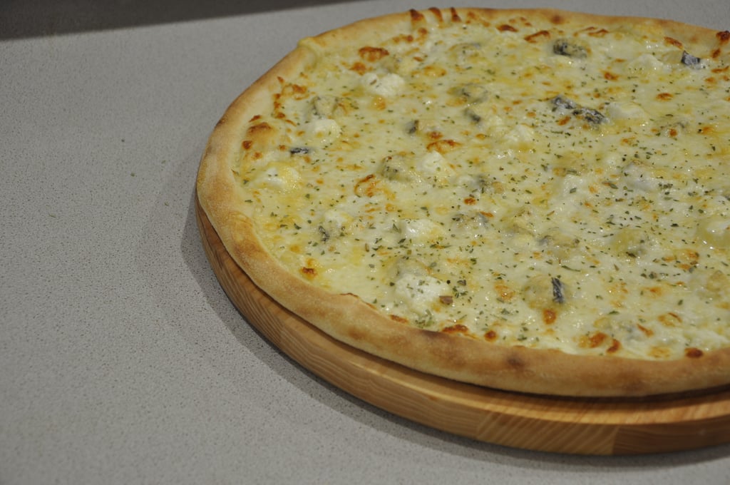 Піца 6 сирів 40