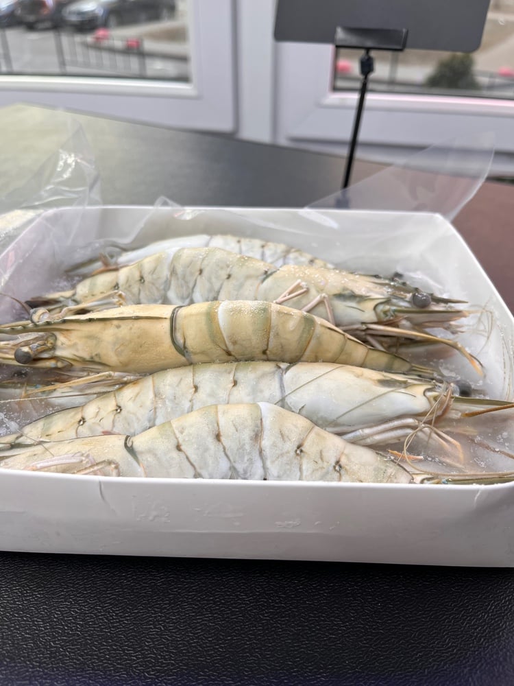 Чорна тигрова креветка Penaeus Monodon) з головою в панцирі. морожена, сира, 8/12 (1кг)